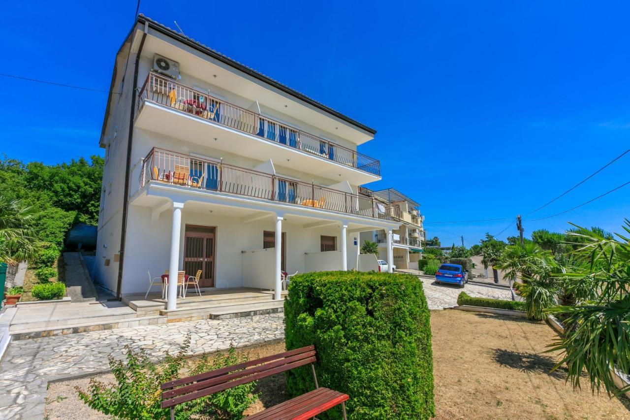 Laura Apartman *